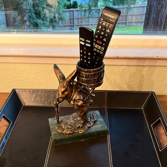 Bunny statue - Picture 2 of 8